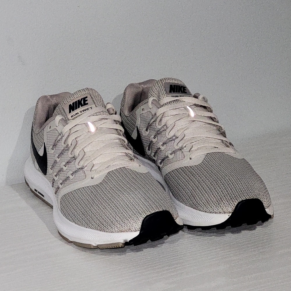 Women's Size 10 - Nike Run Swift Athletic Sneakers